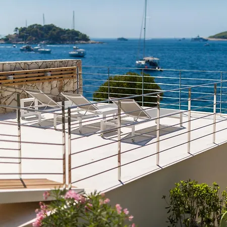 Pakleni View Villa: Seafront Splendor With Infinity Pool *