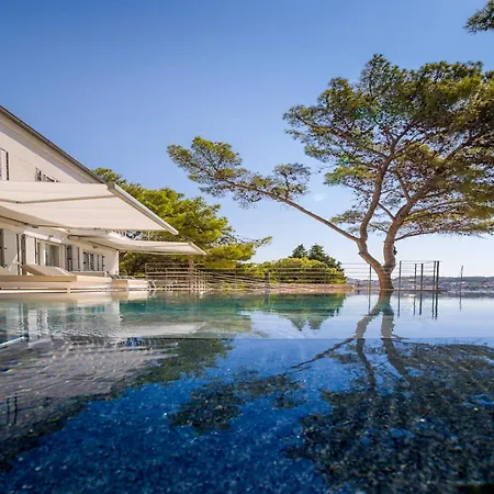 Pakleni View Villa: Seafront Splendor With Infinity Pool *