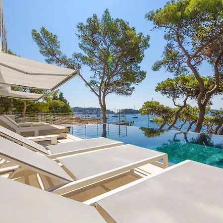 Pakleni View Villa: Seafront Splendor With Infinity Pool Villa