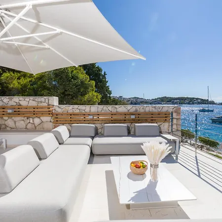 Pakleni View Villa: Seafront Splendor With Infinity Pool *
