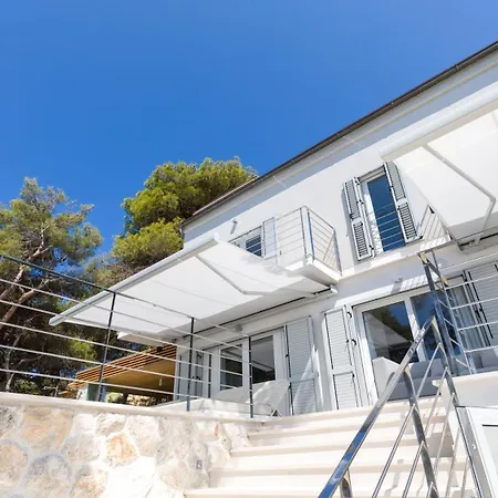 Pakleni View Villa: Seafront Splendor With Infinity Pool