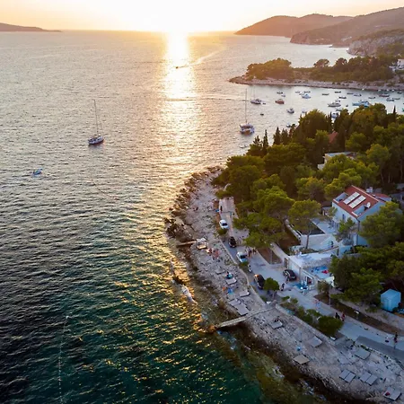 Pakleni View Villa: Seafront Splendor With Infinity Pool