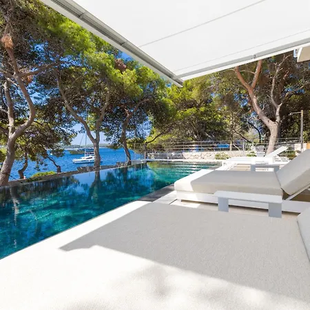 Pakleni View Villa: Seafront Splendor With Infinity Pool Villa *