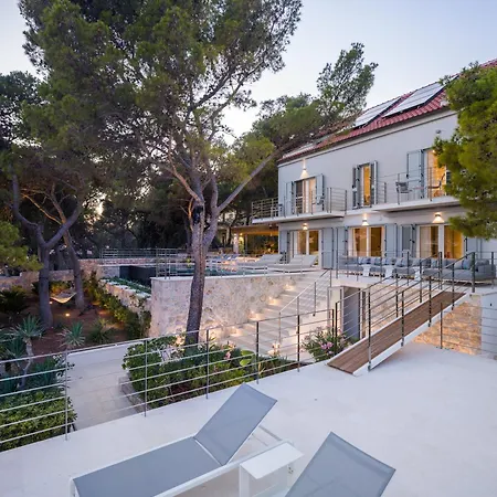 Pakleni View Villa: Seafront Splendor With Infinity Pool Villa