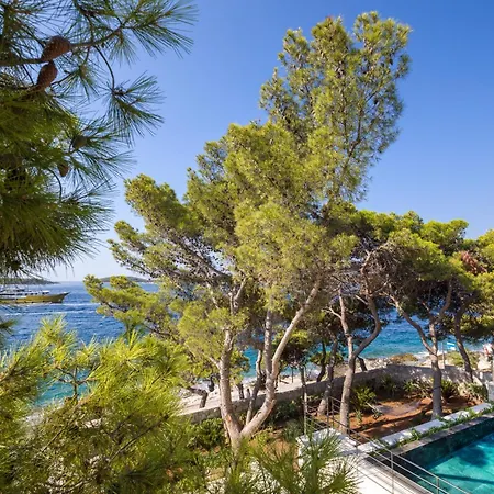 Pakleni View Villa: Seafront Splendor With Infinity Pool *
