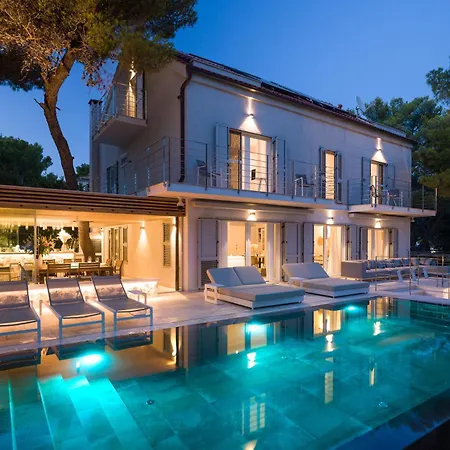 Pakleni View Villa: Seafront Splendor With Infinity Pool