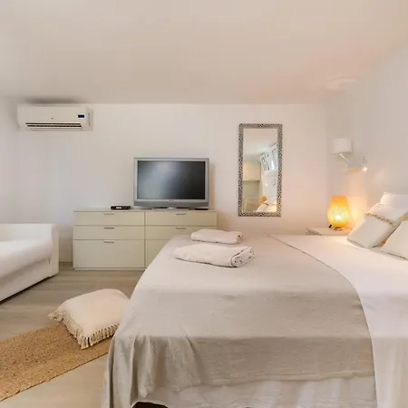 Villa Magnificent Seafront 10 Bedrooms Pakleni View Private Infinity Pool Amazing Sea Views *