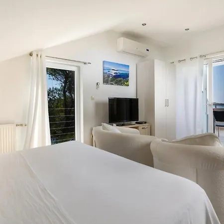 Magnificent Seafront 10 Bedrooms Pakleni View 빌라 흐바르