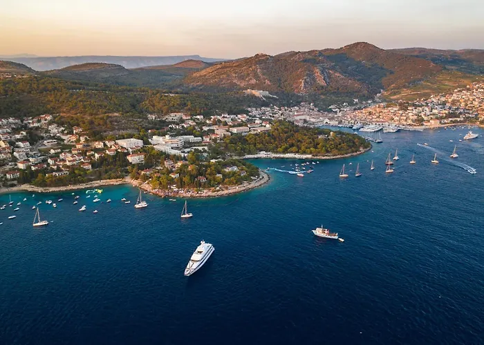 Pakleni View Villa: Seafront Splendor With Infinity Pool *